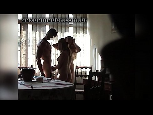 ❤️ Bidh caraidean gnè a 'toirt cuireadh dha fear mòr agus triùir còmhla ris Porno aig porn gd.sexflashgame.ru ☑